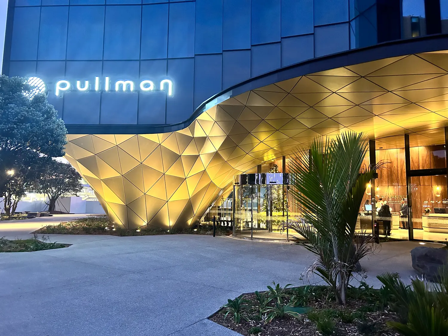 Te Arikinui Pullman Auckland Airport Hotel — view 3